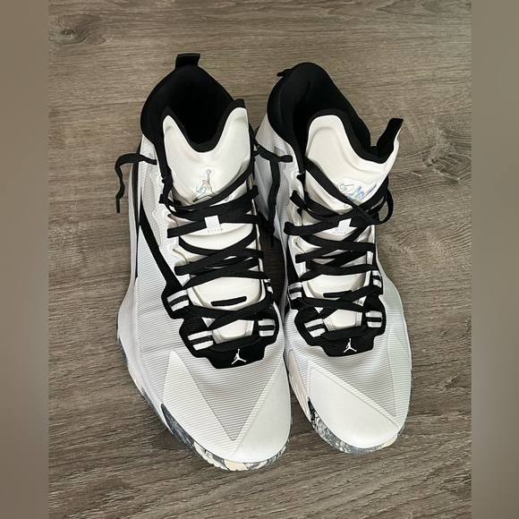 Nike Zion 1 White and Black Athletic Shoes size  16 main image 6